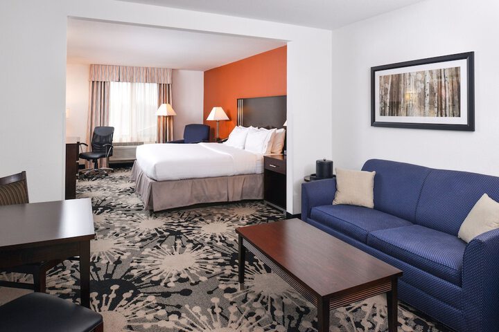 Room 27 of 48