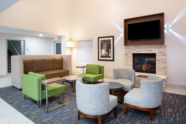 Holiday Inn Express & Suites Lincoln City by IHG