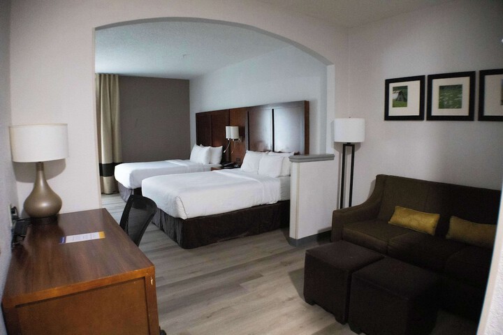 Room 42 of 59