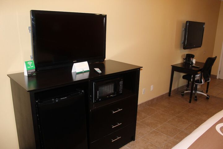 Quality Inn & Suites at the Outlets Mercedes / Weslaco