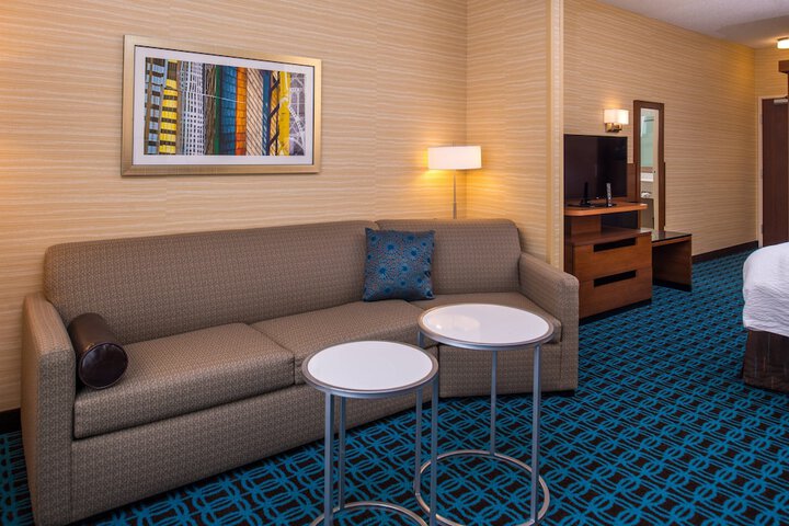 Room 16 of 38