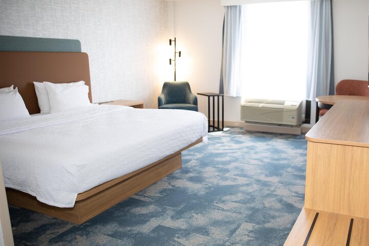 Hampton Inn & Suites Jennings