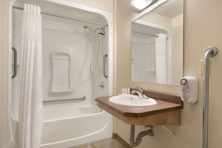 Room 20 of 28