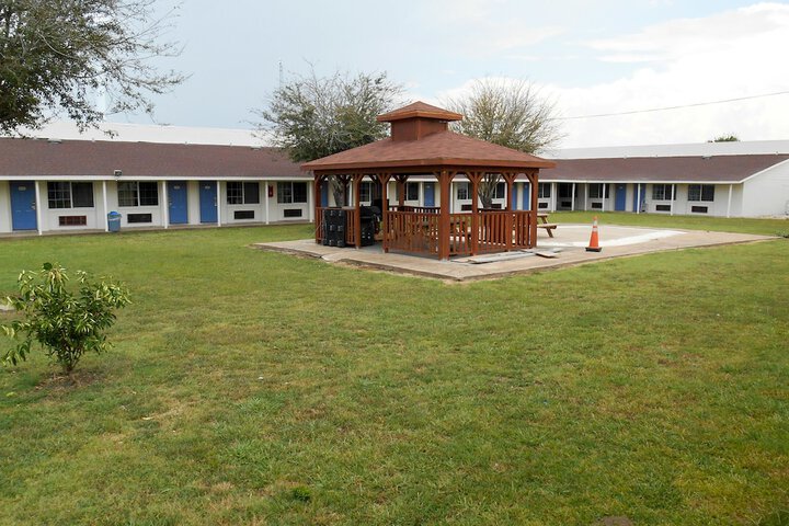 Motel 6 Madisonville TX
