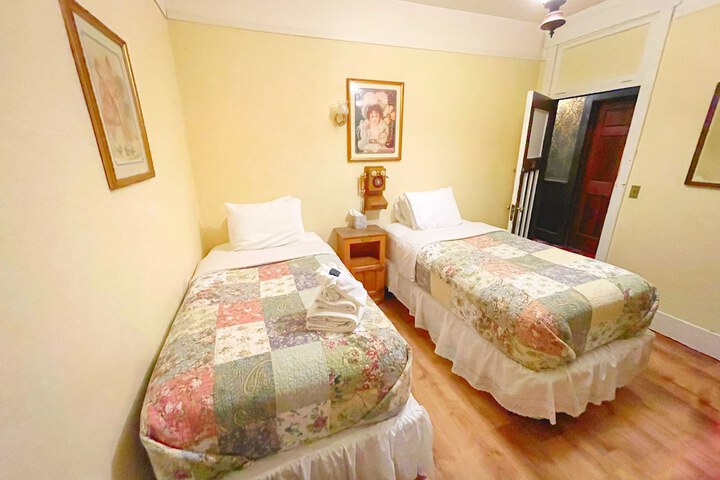Room 80 of 92