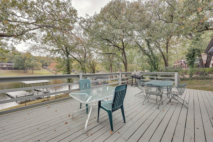 Spacious Hot Springs Lakehouse on Lake Hamilton!