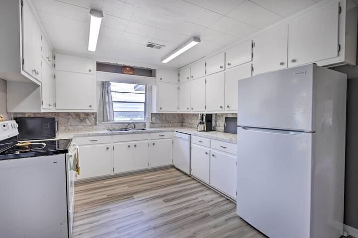Charming Gadsden Home w / Golf Course Views!