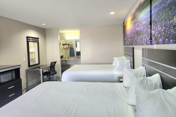 Days Inn by Wyndham Baytown Garth Road I10 East