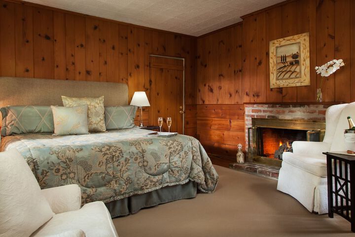1906 Pine Crest Inn