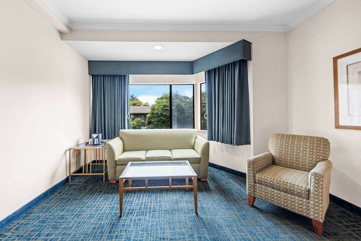 Room 43 of 60