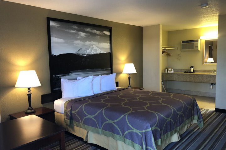 Room 10 of 33