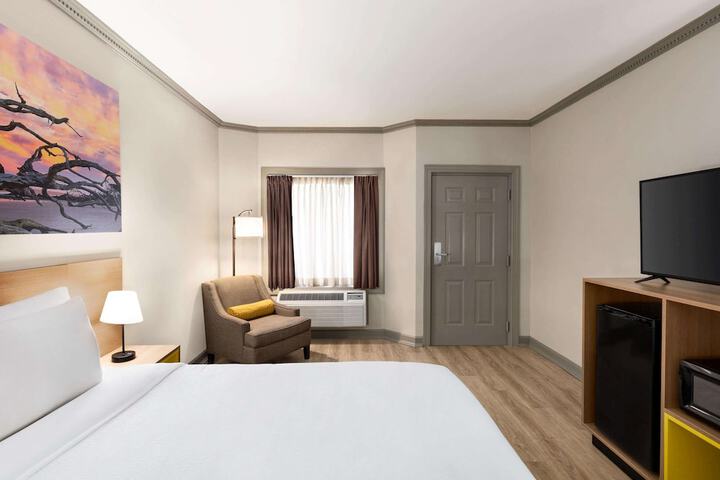 Room 28 of 36