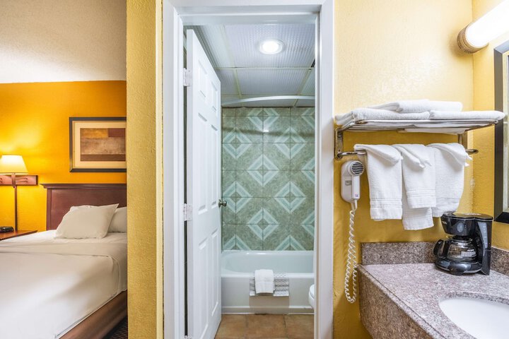 Room 20 of 28