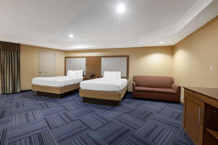 Room 13 of 40