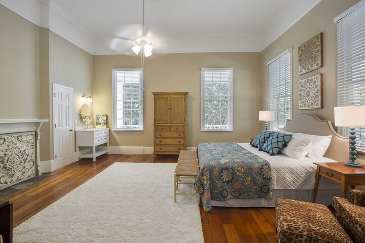 Room 28 of 67