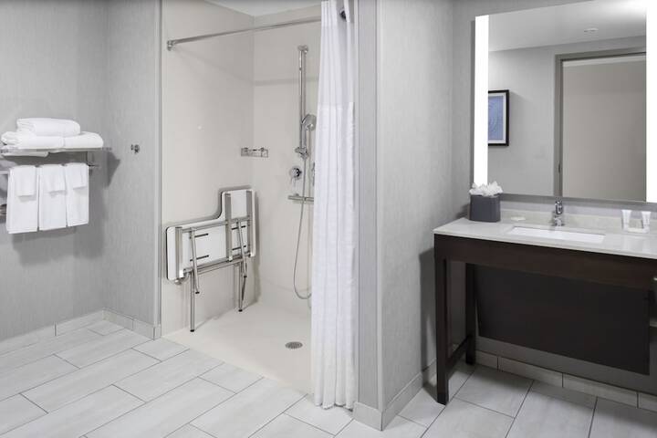Room 15 of 28
