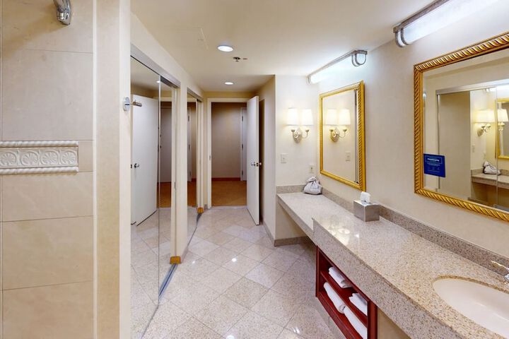DoubleTree by Hilton Washington Dulles Airport