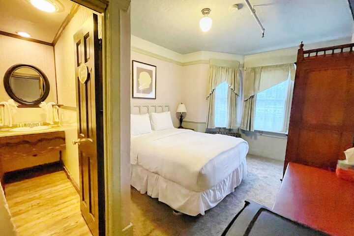 Room 51 of 92