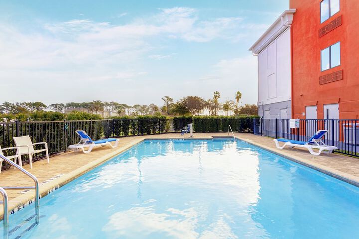 Pool 13 of 64
