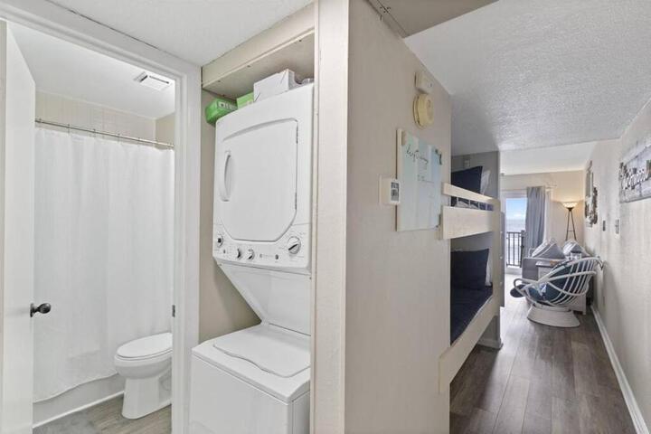 Gorgeous views Oceanfront, Pool,The Driftwood!