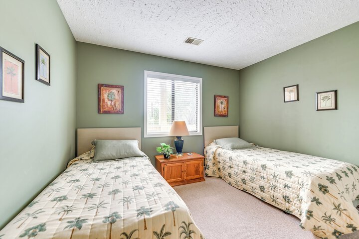 Little River Condo w / Pool Access: 5 Mi to Beach