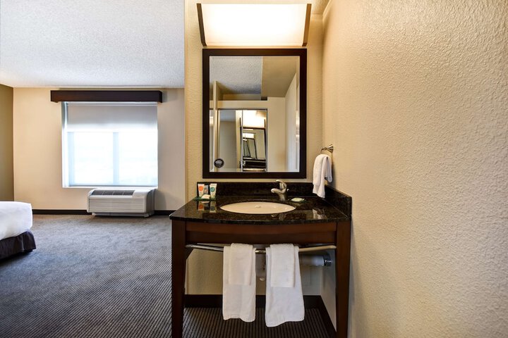 Room 27 of 49