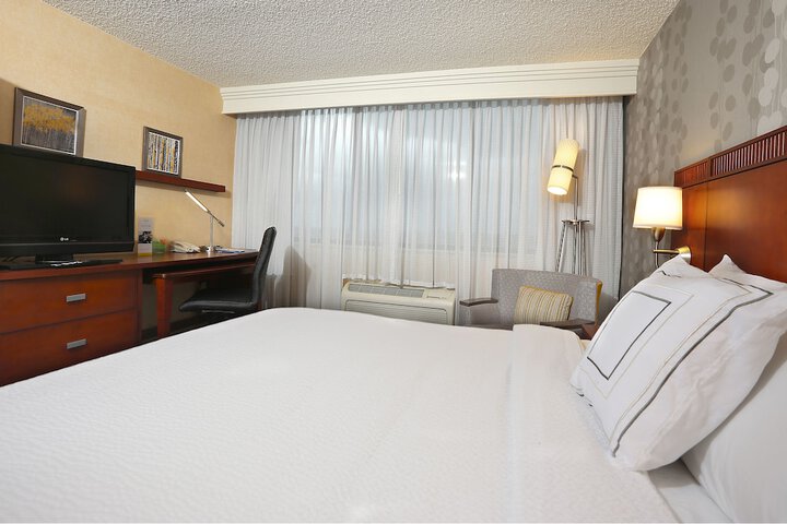 Room 35 of 68