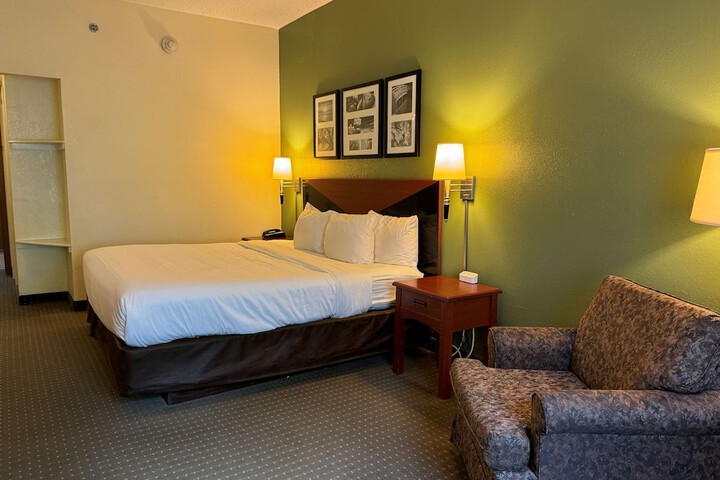Room 10 of 20