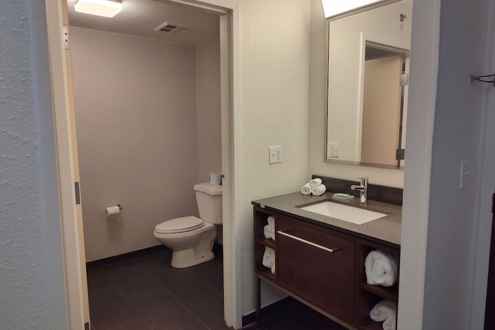 Courtyard Flint by Marriott