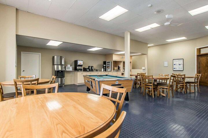 Econo Lodge New Liskeard ON