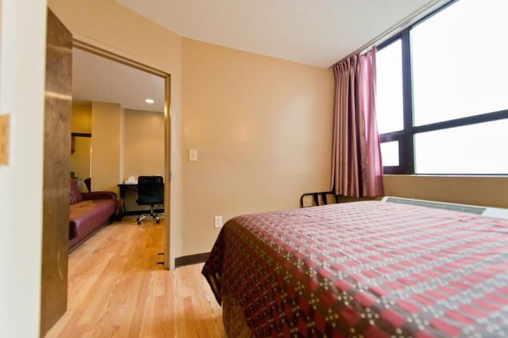 Room 13 of 40