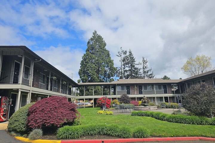 Hotel Exterior 32 of 45