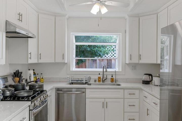 Molivu Homes 3BR - NewRemodel PetFriendly, Yard