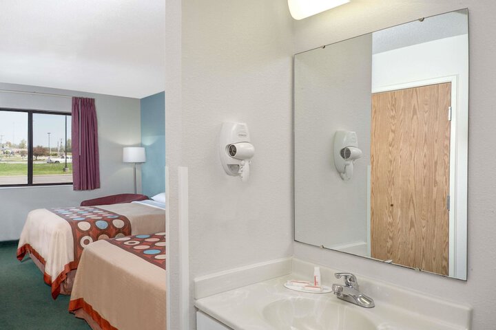 Room 6 of 18