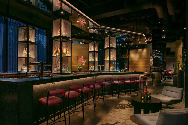 Lounge 58 of 82