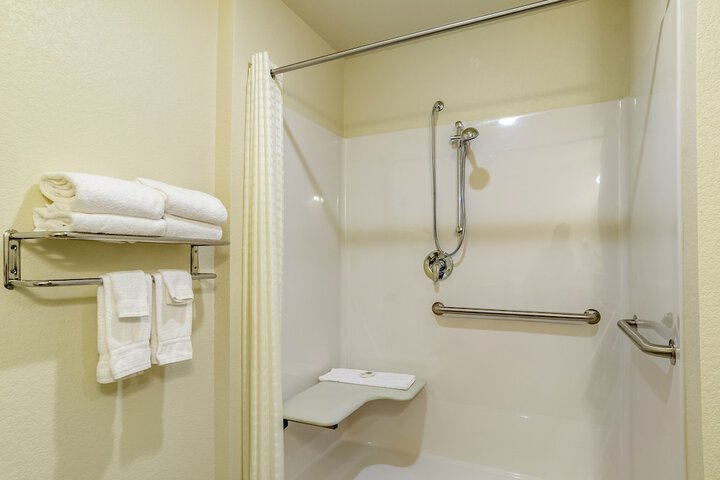 Room 27 of 34