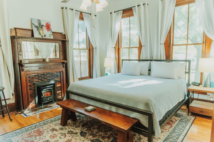 Room 51 of 76