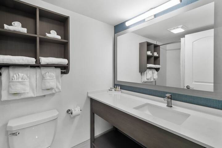 Room 128 of 273