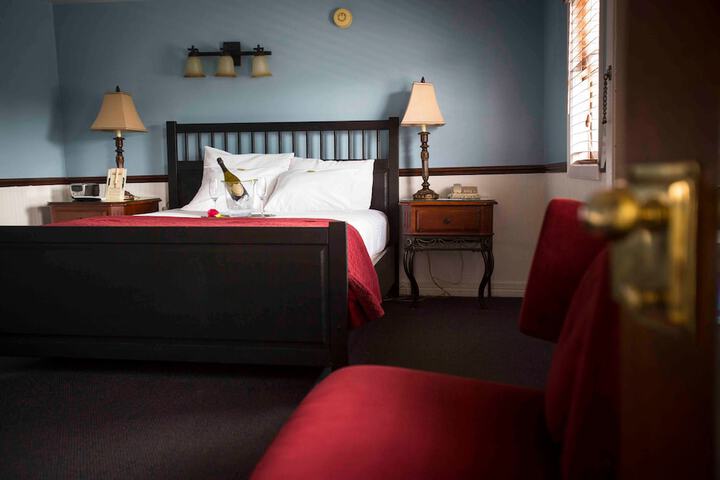 Delta King Hotel