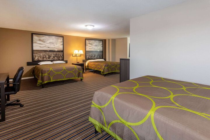 Super 8 by Wyndham Missouri Valley