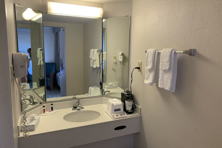 Room 26 of 37