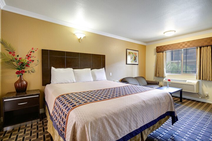Room 8 of 23