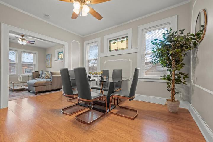 2-Story Stay with Game Lounge & Free Parking Spots - 5 mins to NYC Train