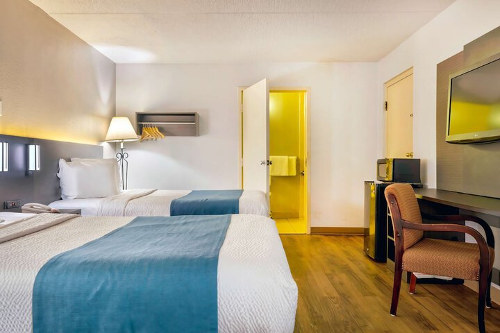 Room 32 of 40