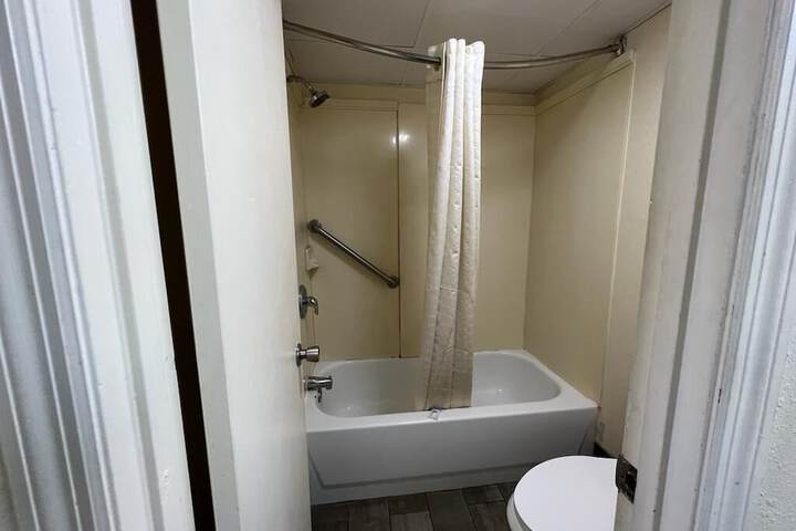Room 14 of 28