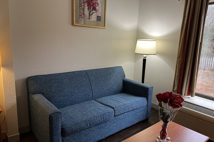 Room 10 of 33