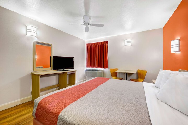 Room 17 of 51