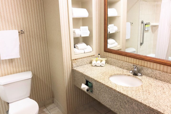Holiday Inn Express Syracuse Airport by IHG