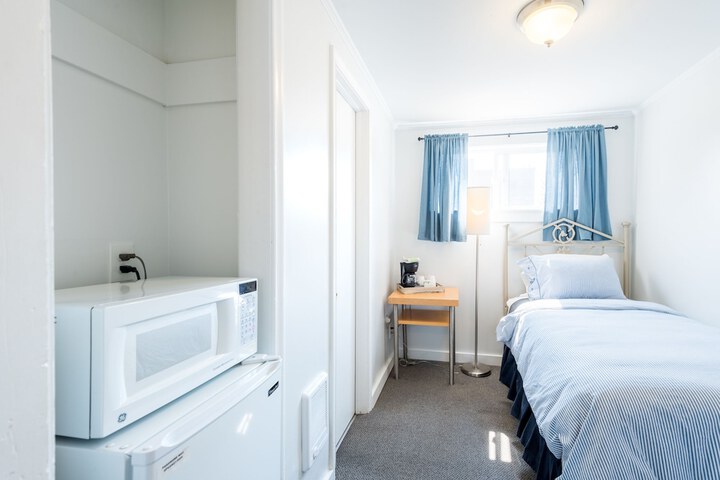 Room 37 of 72