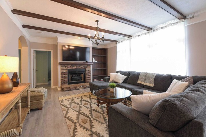 Riverside Ranch by Avantstay Mins to Downtown